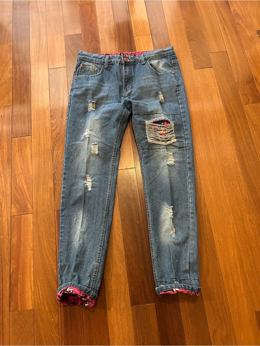 Source Unknown Women's Slim Distressed Blue Jeans with Pink Lining size 32